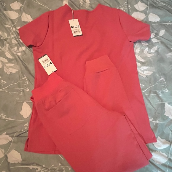FIGS Women’s Scrub Set NWT - Picture 2 of 3